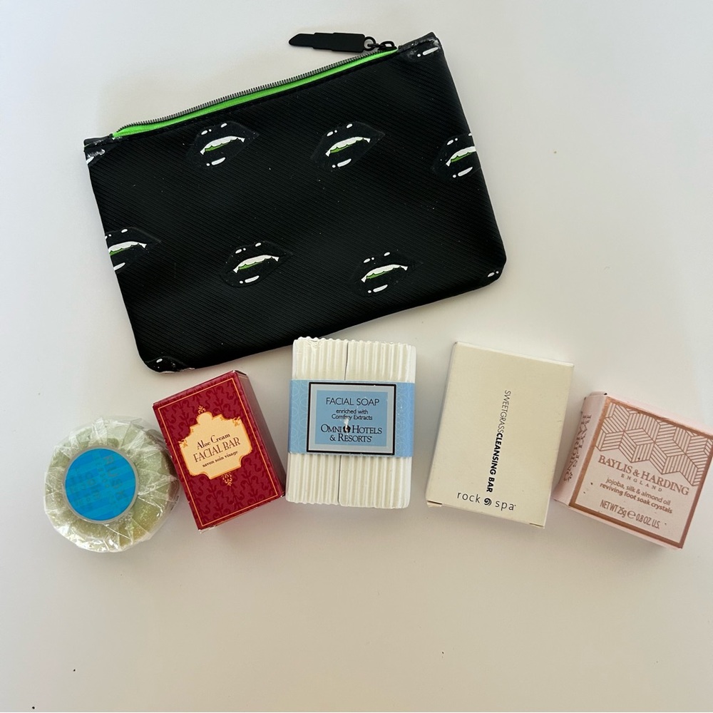 SOAP BUNDLE WITH MAKEUP BAG NWT